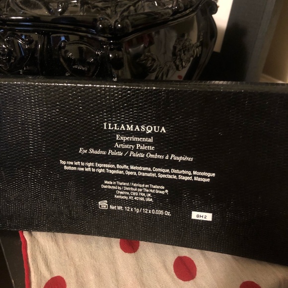 Illamasqua Experimental Artistry Palette - Picture 2 of 4
